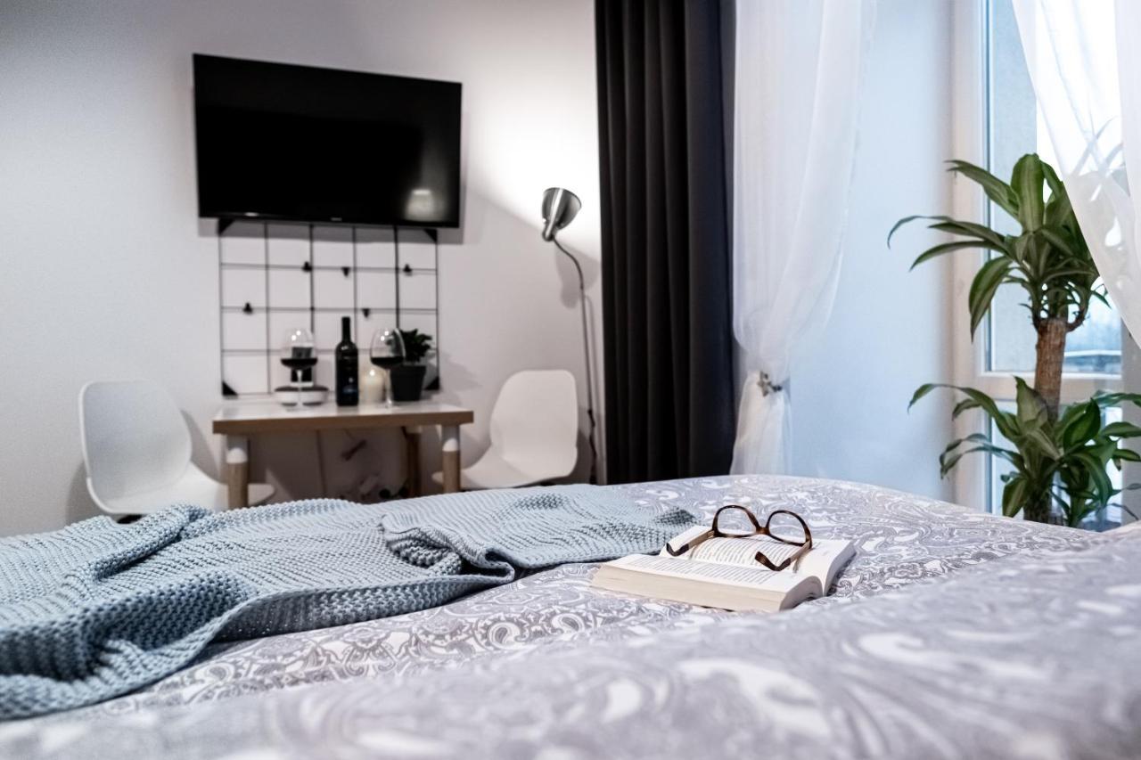Apartment Center *